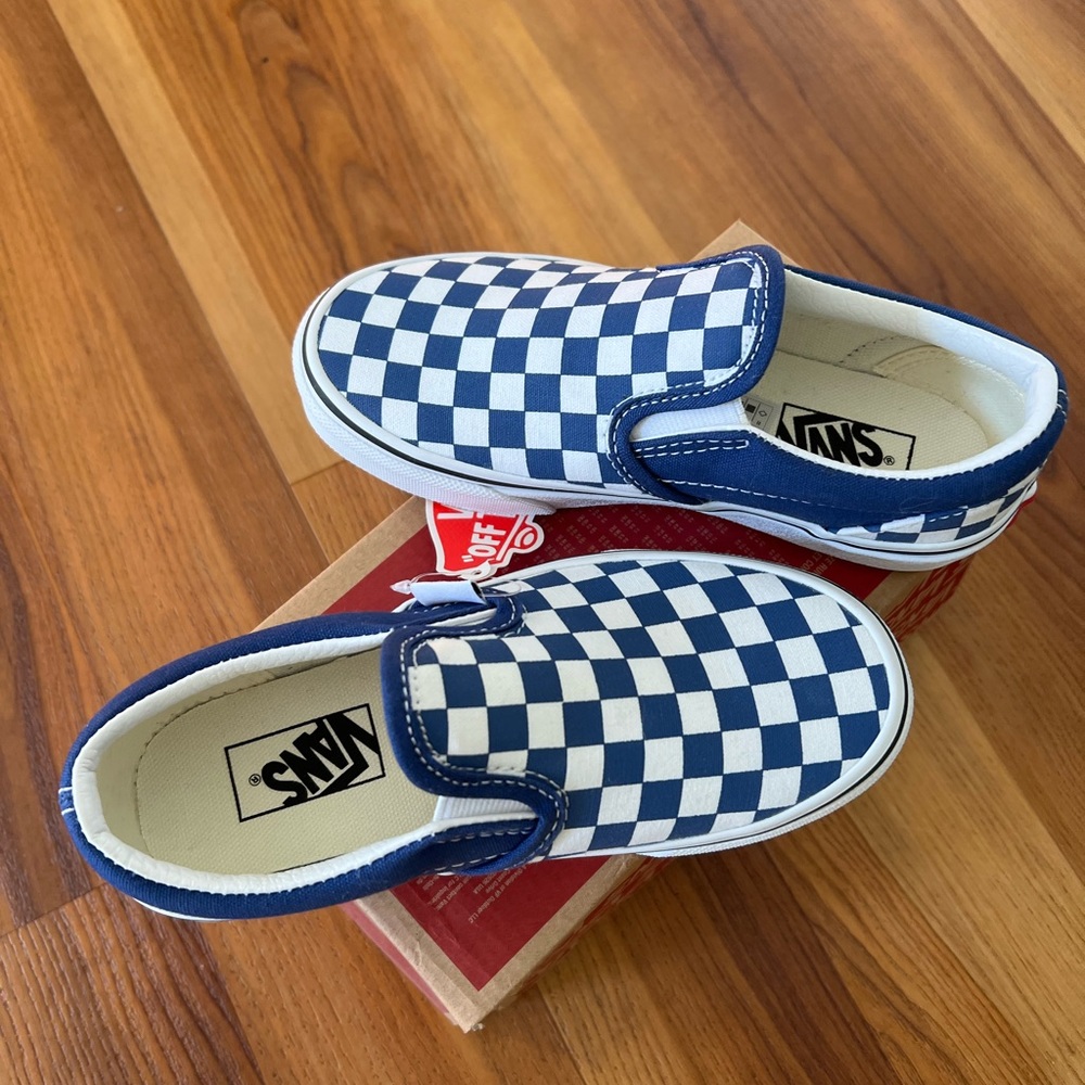 Vans boys slip on sneakers (NWT)